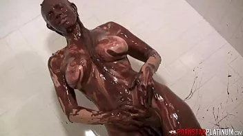 play Pornstarplatinum mindi mink couvert de goo dans une douche sale