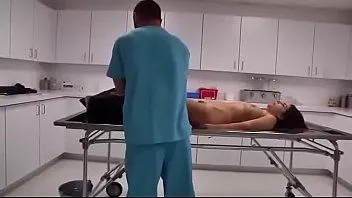 চালান * মর্গে দারোয়ান রাতে ফ্রিজের ড্রয়ার খোলে পি.