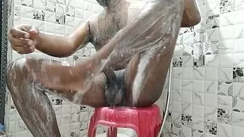 play Telugu jongen super naakt bad en klaarkomen