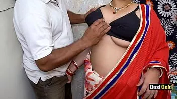 Redare Sex cu mama vitregă indiană cu un șofer personal de mașină