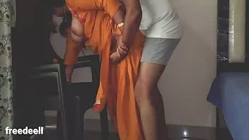 播放 印度 devar 尝试与她真正的哥肛交。隐藏的摄像头记录病毒式传播