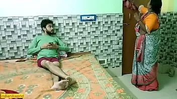 play Ragazzo adolescente indiano che scopa con la bella cameriera bhabhi! sesso fatto in casa non tagliato