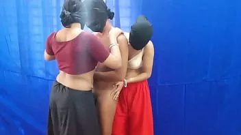 تشغيل جنسي شاب anjoly sen و sunny leonei هي مارس الجنس من قبل صبي هندي محظوظ