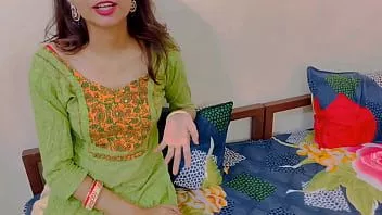 play Badi behn a profité quand il n'y avait personne dans la maison (en voix hindi)