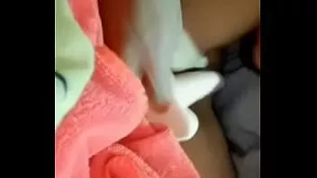 चलाएँ भारतीय जोड़ी बिल्ली चाट और dildoing