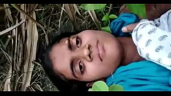 চালান জঙ্গলে বয়ফ্রেন্ডের সাথে দেশি হিন্দু মেয়ের সেক্স