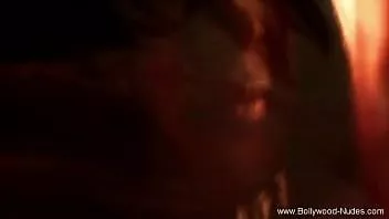 play एकल भारतीय लड़की ने अपनी कामुकता व्यक्त की