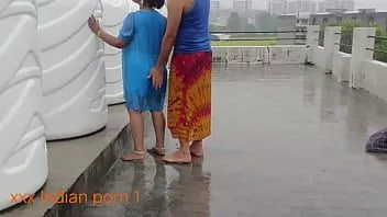 play 华丽的胸部印度哥xxx他妈的雨浴后全场景