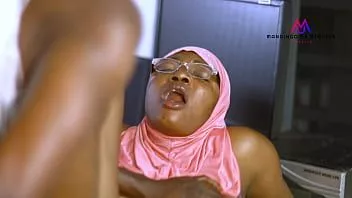 play Tabou. fille tellement excitée qu'elle a séduit son demi-frère monstre coq