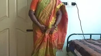 play भारतीय देसी नौकरानी घर के मालिक को अपने प्राकृतिक स्तन दिखाएगी