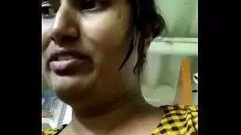 play Swathi naidu se bucură cu pisici acasă