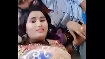 play স্বাথি নাইডু তার প্রেমিকের সাথে চিট-চ্যাট করছেন