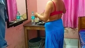 play A esposa divorciada tumpa teve a buceta desobstruída pelo pau do faz-tudo