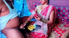 play Nowo poślubiona indyjska para świętuje Karwa Chauth namiętnym, ostrym seksem