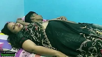 Afspelen Indiase hete stiefzus wordt om middernacht geneukt door jongere broer!! echte desi hete seks