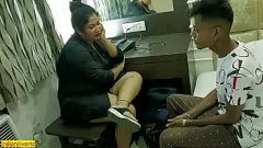 play 热气腾腾的印度教师和学生性交！业余色情