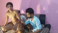 play Desi Village Trio: Hot Indian Wife Sumona baisée par Hanif et Manik