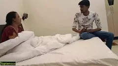 Oynat Sıcak Hintli karısı, yoğun ırklararası seks ve creampie ile kocanın borcunu yerleşir!
