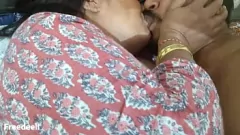Reproducir Mi primera vez: Indian Bhabhi me inicia en sexo hardcore