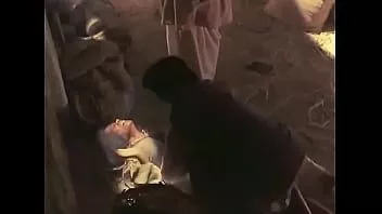 播放 Seema biswas 在强盗女王中被侵犯