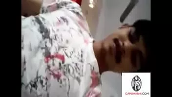 播放 老男人舔少女的阴部和他妈的直到她射精