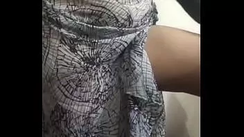 चलाएँ इंडियन स्लट वाइफ खेल साथ उसकी बॉडी